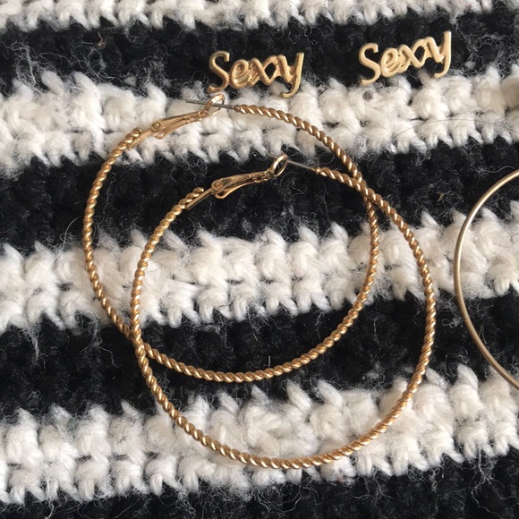 🆑 [4/$20] Gold Bundle of 4 Sets of Earrings - Picture 2 of 4